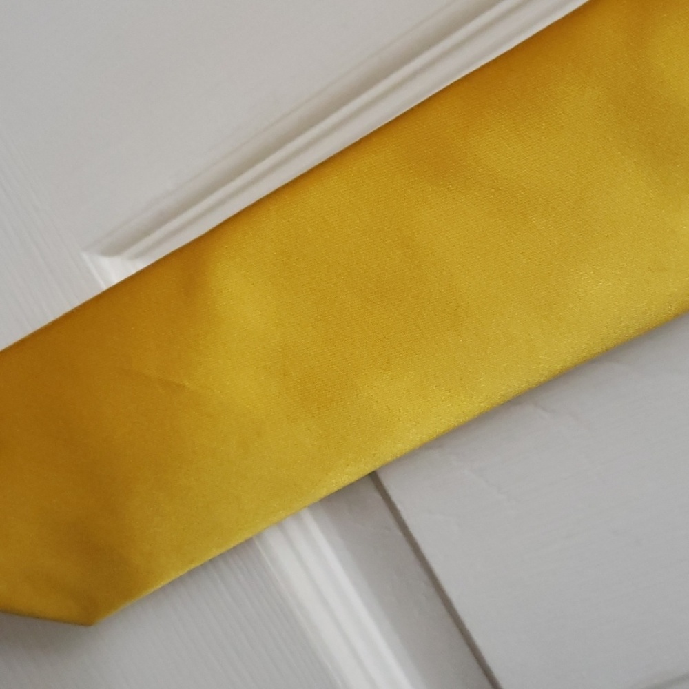 yellow tie